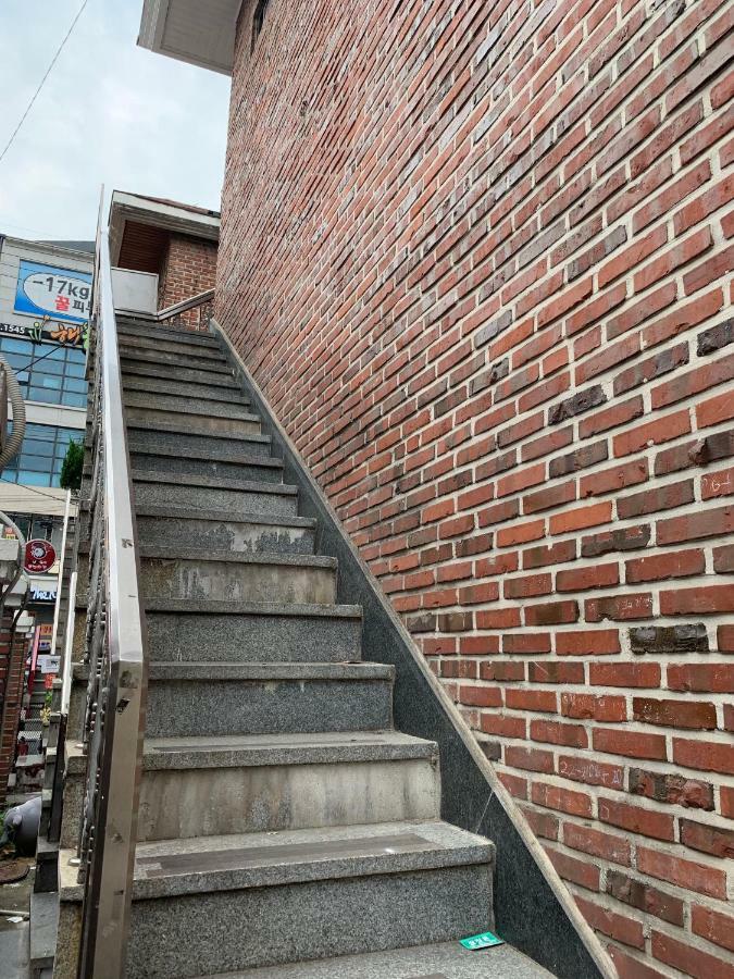 Bomulzip Hongdae Guesthouse โซล ภายนอก รูปภาพ